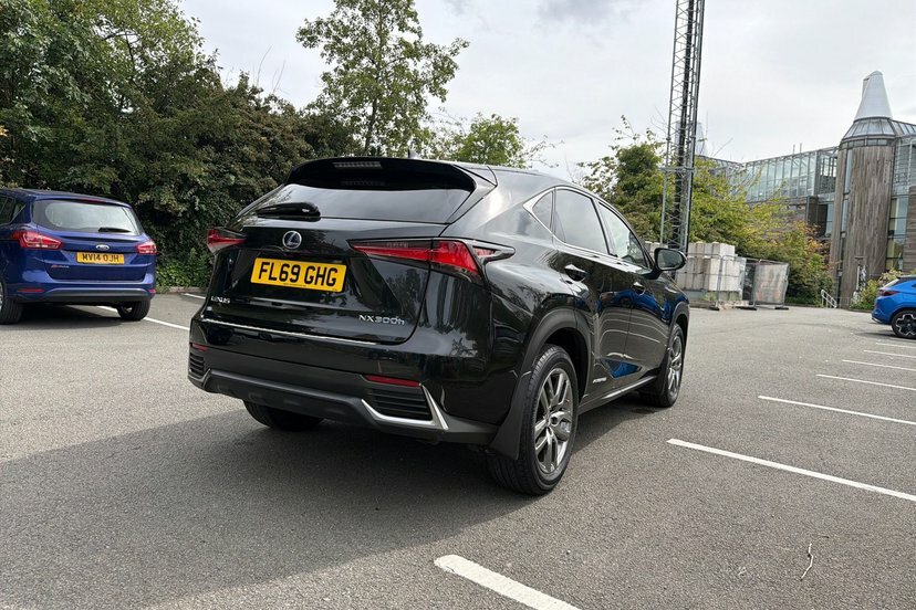 Lexus NX 2.5 300H Takumi Pan Silver #37