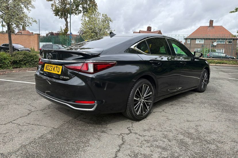 Lexus ES 300H 2.5 Cvt Premium Edition Black #30