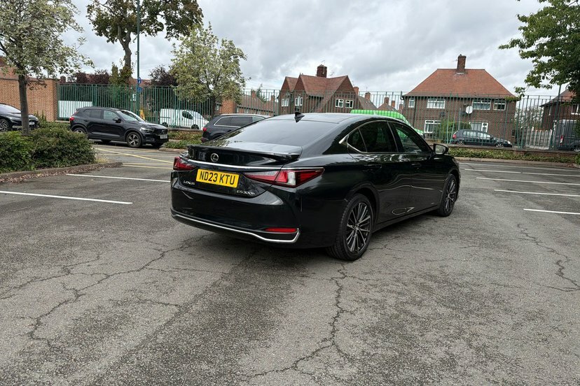Lexus ES 300H 2.5 Cvt Premium Edition Black #31