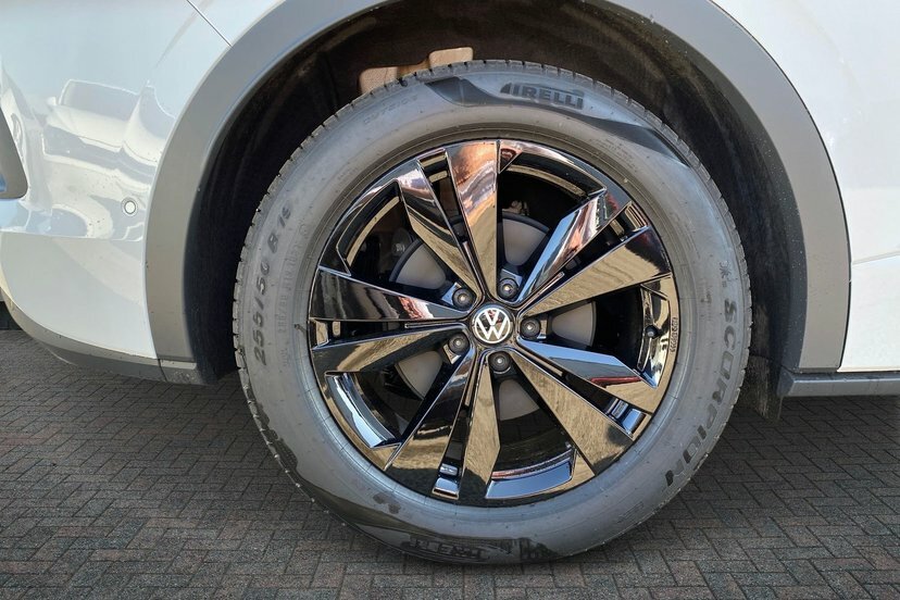 Volkswagen ID.5 Pro 77Kwh Black Edition Suv 286 Black #5