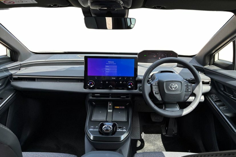 Toyota bZ4X 73.1Kwh Design Suv 224 Ps White #5