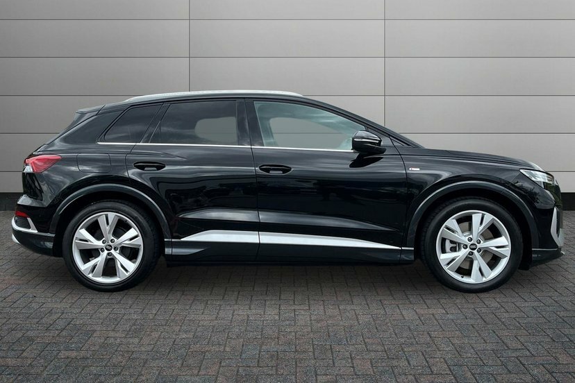 Audi Q4 E Tron 45 S Line 82Kwh Black #4