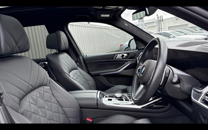 BMW X7 M Sport Black #11