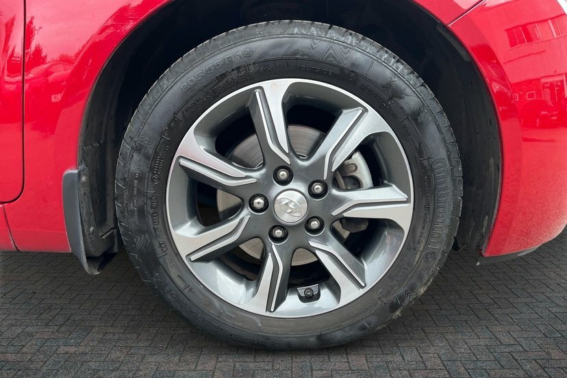 Hyundai Ix20 1.6 Se Nav Hatchback 125 Ps Red #5