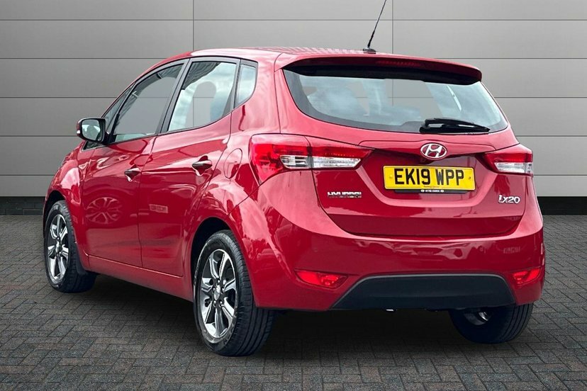 Hyundai Ix20 1.6 Se Nav Hatchback 125 Ps Red #3
