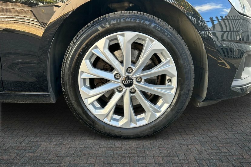 Audi A4 2.0 Tfsi 35 Technik Saloon S Tronic 15 Black #3