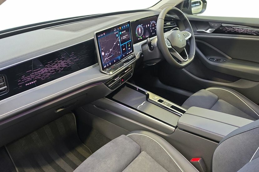 Volkswagen Passat 1.5 Tsi Ehybrid 19.7Kwh Elegance Estate Black #2