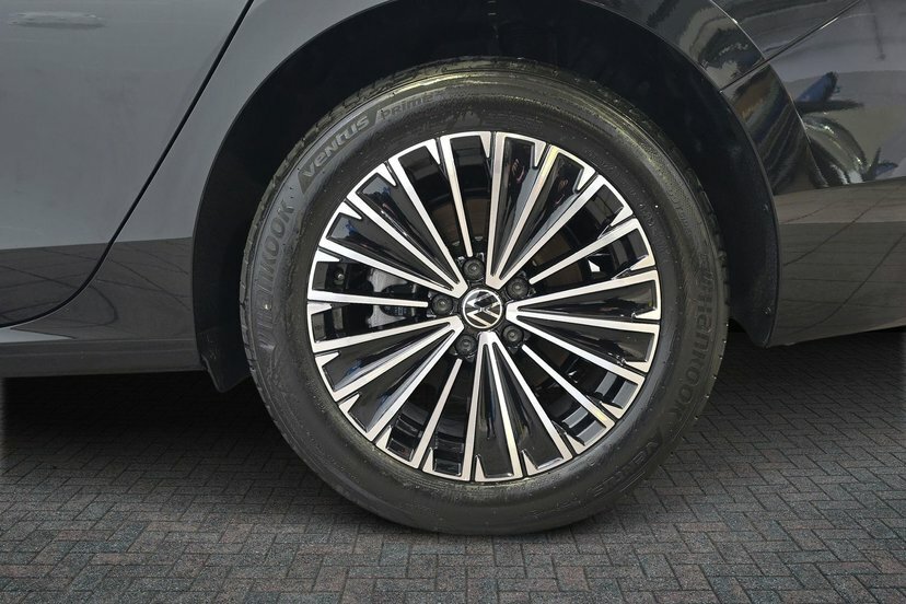 Volkswagen Passat 1.5 Tsi Ehybrid 19.7Kwh Elegance Estate Black #5