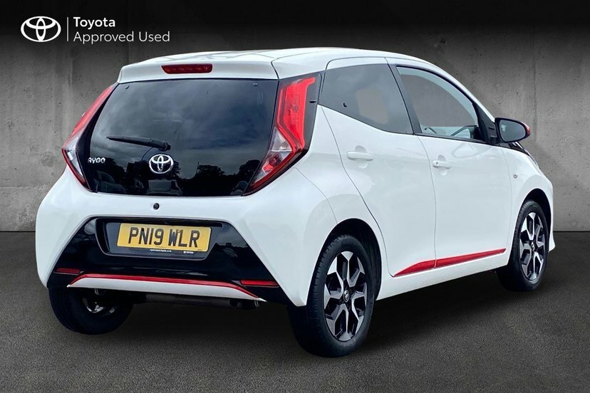 Toyota Aygo 1.0 Vvt-i X-trend Hatchback 71 White #2