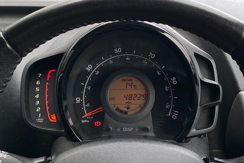 Toyota Aygo Hatchback Red #9
