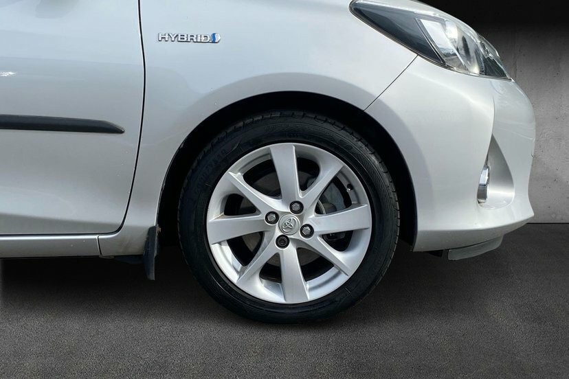 Toyota Yaris  Grey #18