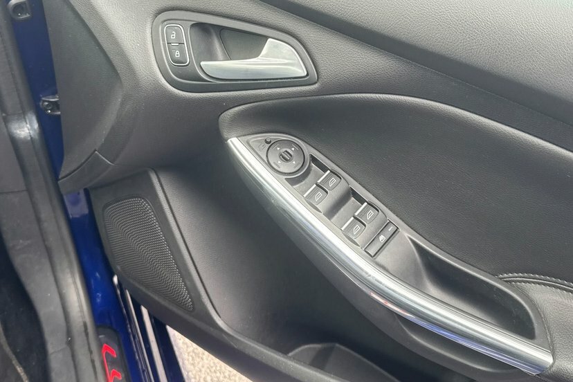 Ford Focus 1.6 Tdci Titanium Euro 5 Ss Red #11