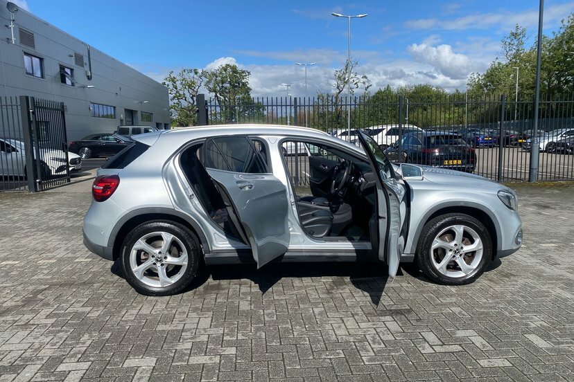 Mercedes-Benz GLA Class Urban Edition Grey #32