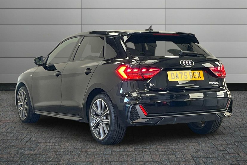 Audi A1 1.5 Tfsi 35 S Line Sportback S Tronic Black #3
