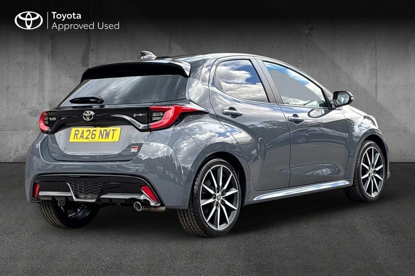 Toyota Yaris 1.5 Vvt-h Gr Sport Hatchback Hybrid E-c Grey #2