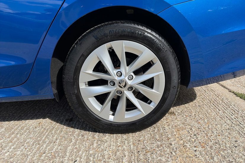 Skoda Octavia 1.5 Tsi Se Technology White #12