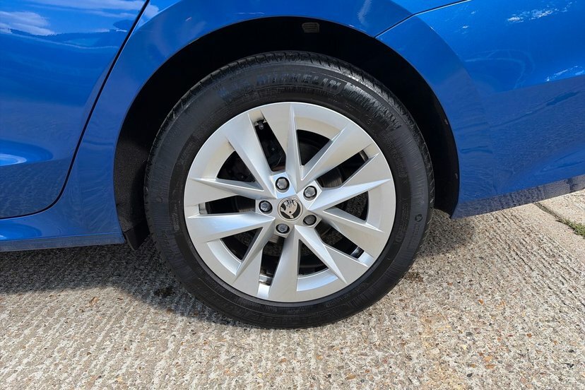 Skoda Octavia 1.5 Tsi Se Technology White #13
