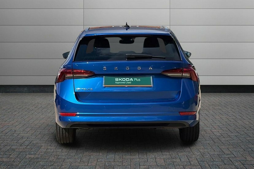 Skoda Octavia 1.5 Tsi Se Technology White #9