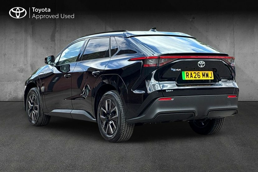 Toyota bZ4X 73.1Kwh Design Suv 224 Ps Black #4
