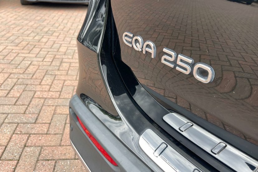 Mercedes-Benz EQA Suv Eqa 250 66.5Kwh Amg Line 202171 Black #35