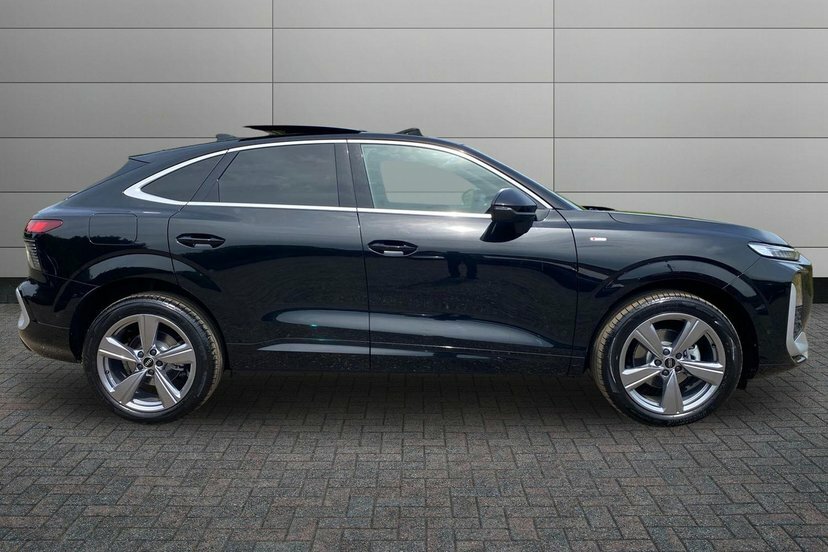 Audi Q3 1.5 Tfsi S Line Sportback S Tronic 150 Black #4