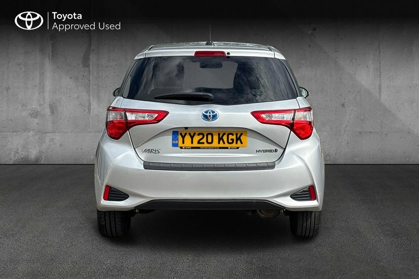 Toyota Yaris Design White #19