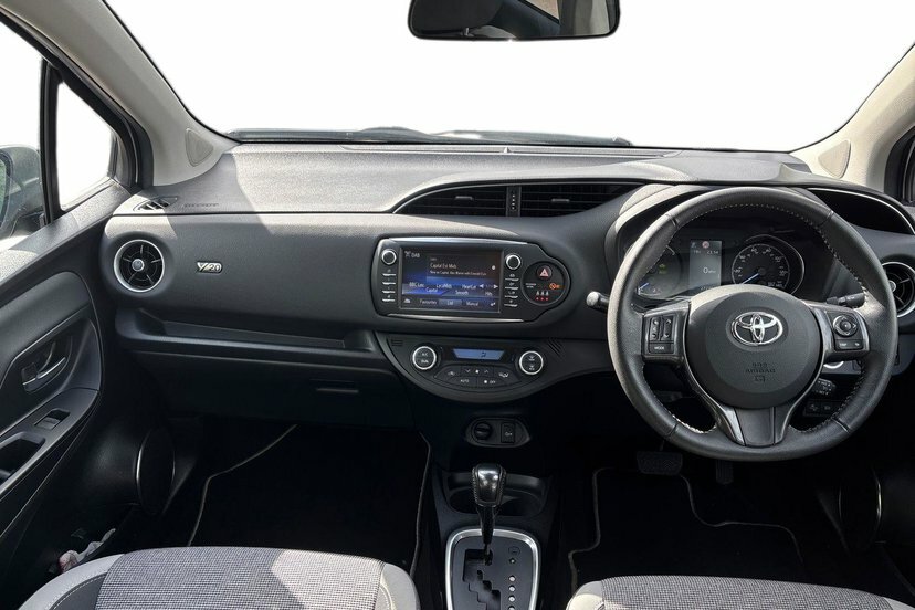 Toyota Yaris Design White #5