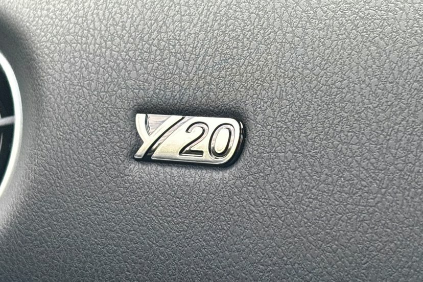 Toyota Yaris Design White #27