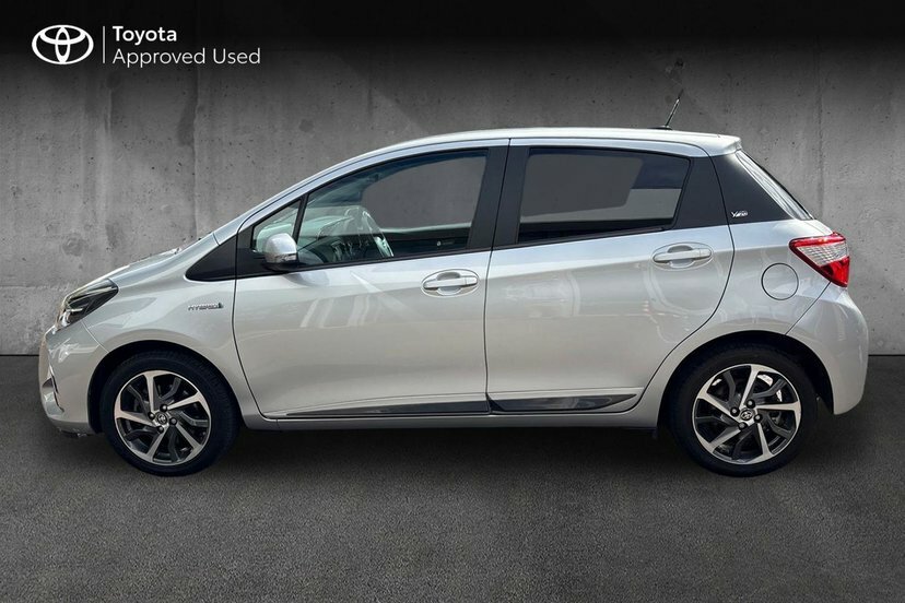 Toyota Yaris Design White #17