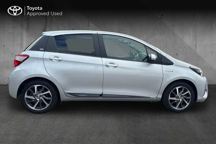 Toyota Yaris Design White #16