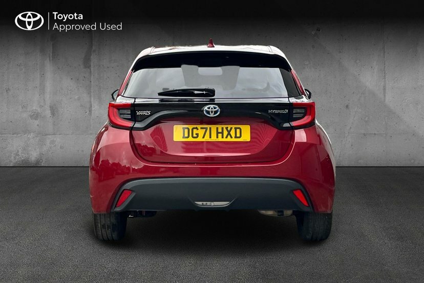 Toyota Yaris Design White #18