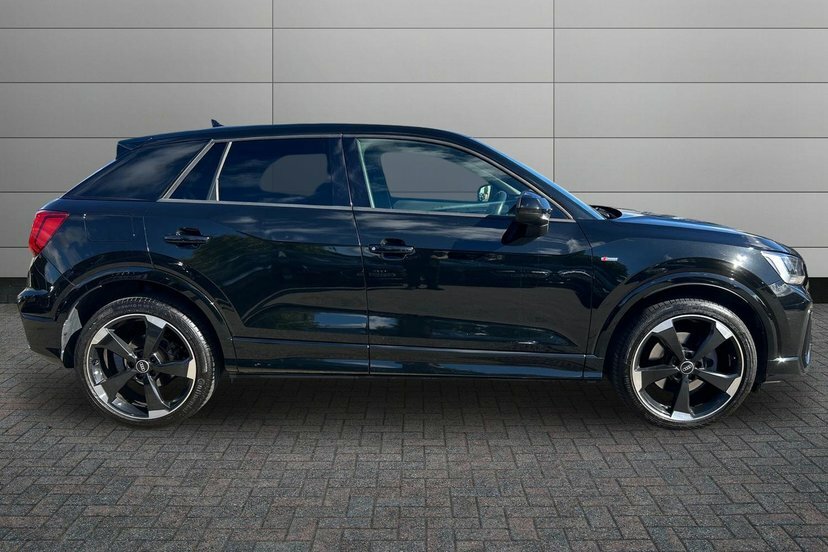 Audi Q2 35 Tfsi Black Edition S Tronic Grey #4