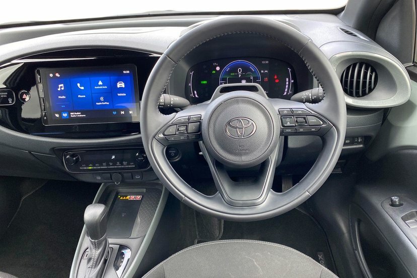 Toyota Aygo X 1.5H 49Kwh Design Hatchback Hybrid Cvt Green #6