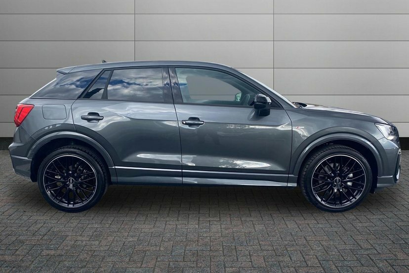 Audi Q2 1.5 Tfsi Cod 35 Black Edition Suv S Tro Grey #4