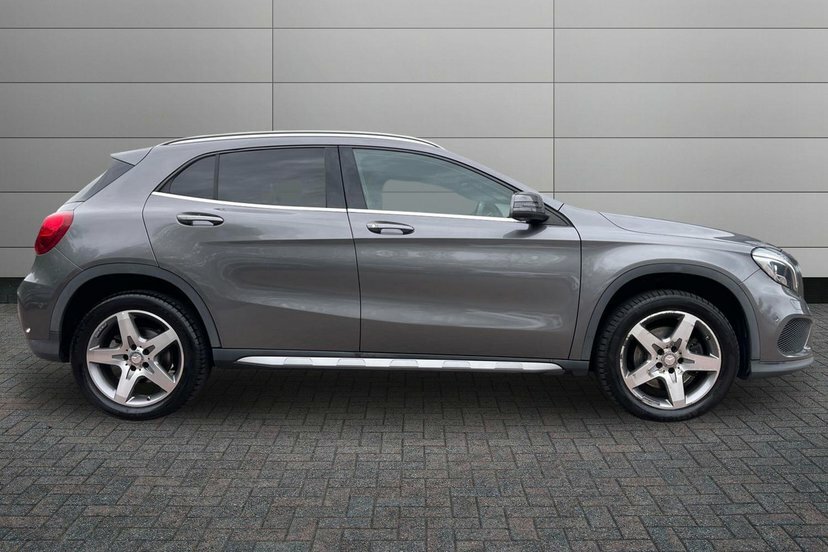 Mercedes-Benz GLA Class Gla220d Amg Line Premium Plus 4Matic Grey #3