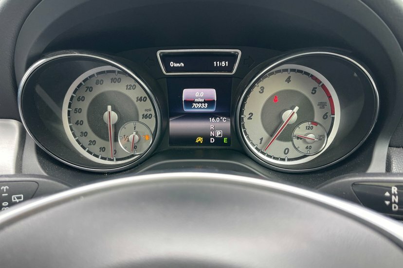 Mercedes-Benz GLA Class Gla220d Amg Line Premium Plus 4Matic Grey #6