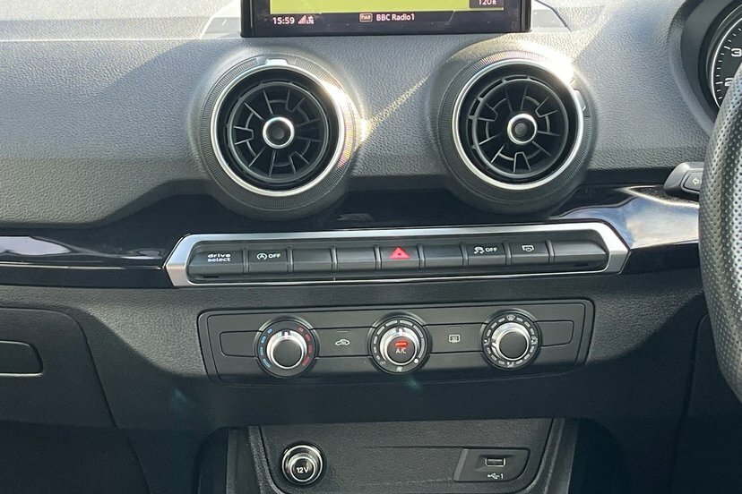 Audi Q2 35 Tfsi Black Edition S Tronic White #19