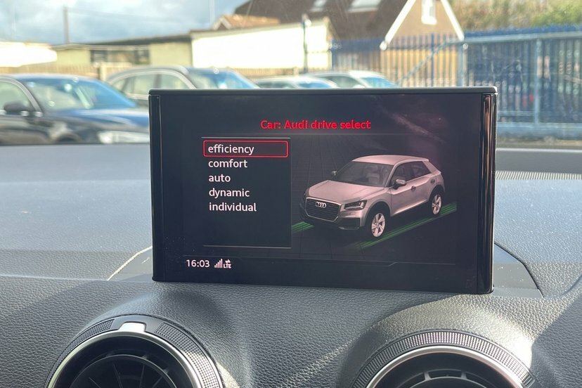 Audi Q2 35 Tfsi Black Edition S Tronic White #29