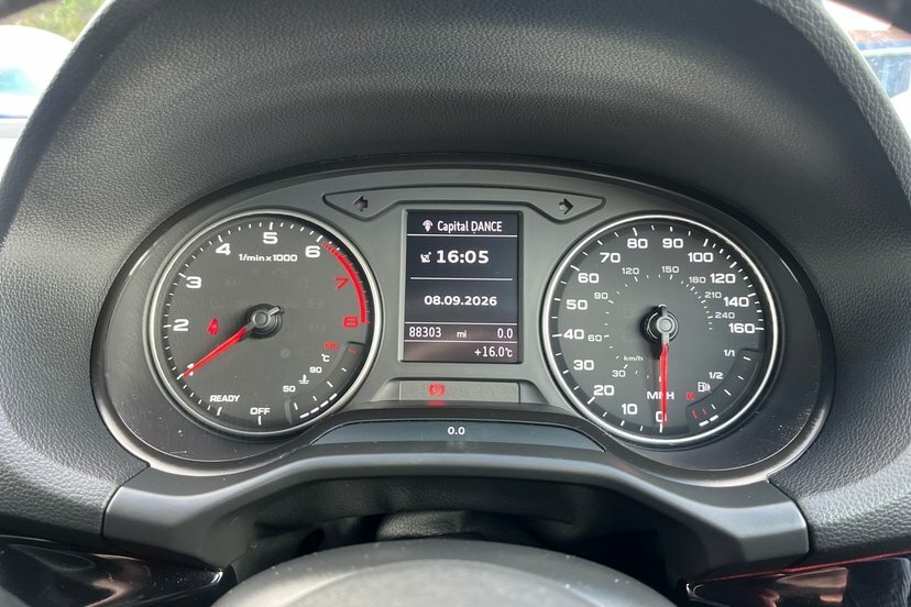 Audi Q2 35 Tfsi Black Edition S Tronic White #31