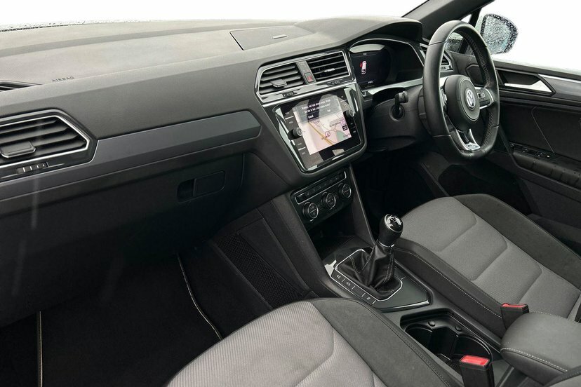 Volkswagen Tiguan 2.0 Tdi R-line Suv 150 Ps White #2