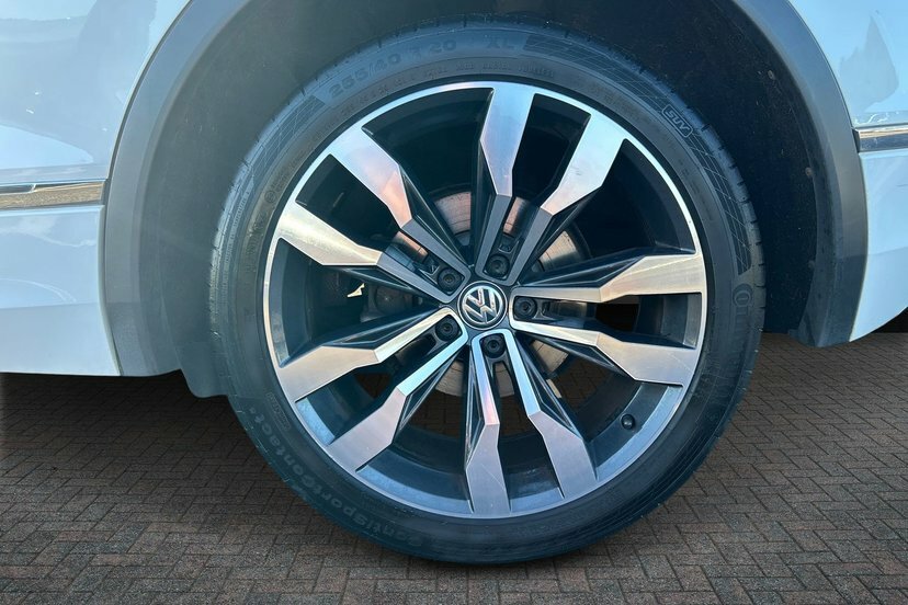 Volkswagen Tiguan 2.0 Tdi R-line Suv 150 Ps White #5