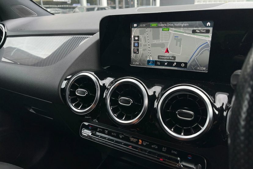 Mercedes-Benz GLA Class Gla 180 Sport White #13