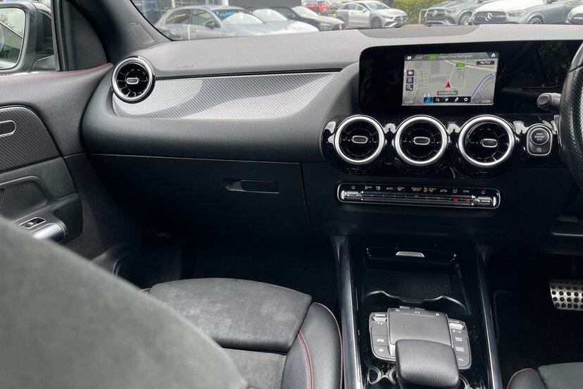 Mercedes-Benz GLA Class Gla 180 Sport White #32