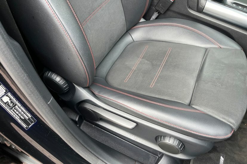 Mercedes-Benz GLA Class Gla 180 Sport White #21