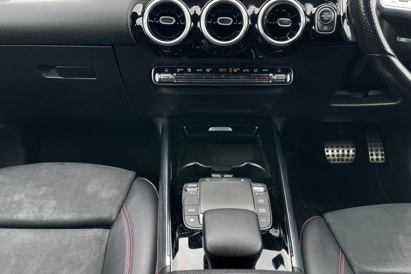 Mercedes-Benz GLA Class Gla 180 Sport White #8