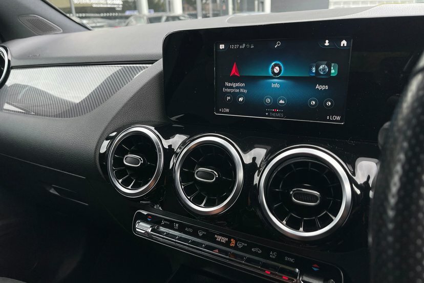 Mercedes-Benz GLA Class Gla 180 Sport White #15