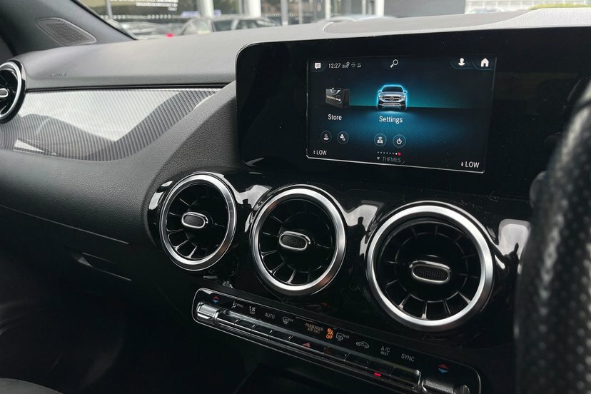 Mercedes-Benz GLA Class Gla 180 Sport White #16