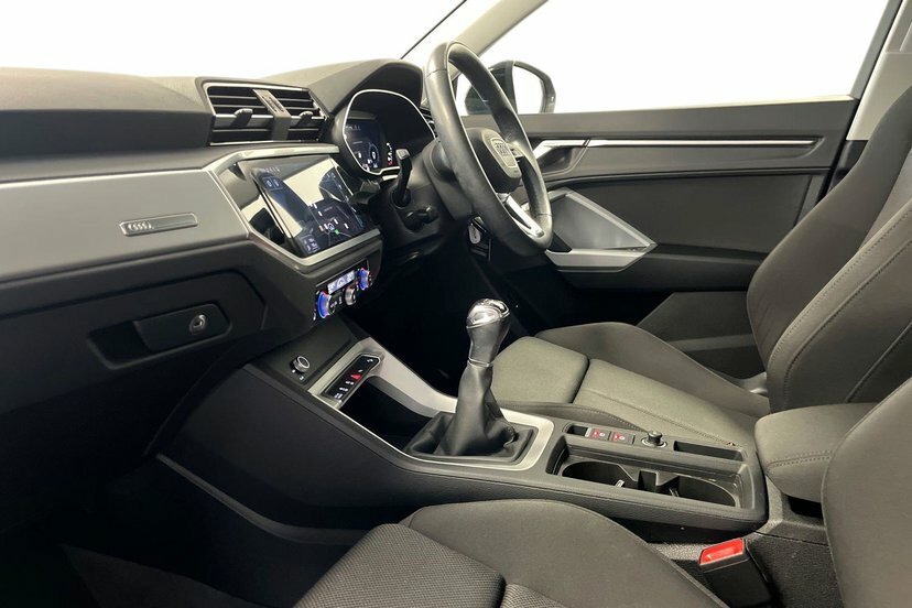 Audi Q3 1.5 Tfsi Cod 35 Sport Suv 150 P Black #2