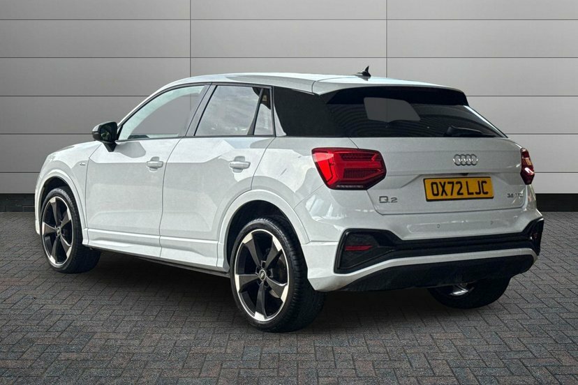 Audi Q2 1.5 Tfsi Cod 35 Black Edition Suv S Tro White #3