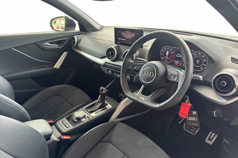 Audi Q2 1.5 Tfsi Cod 35 Black Edition Suv S Tro White #6